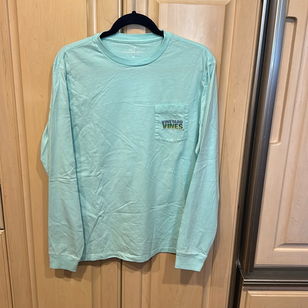 Vineyard vines men’s long sleeve graphic shirt